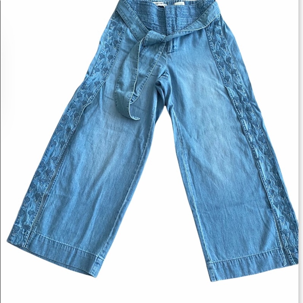Wide leg pants with embroidery and slits